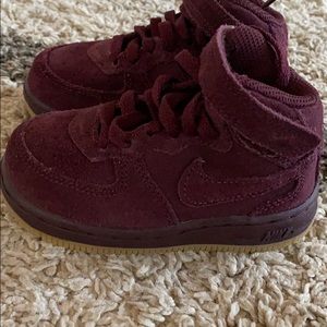 Baby boys size 6 burgundy nike sneakers